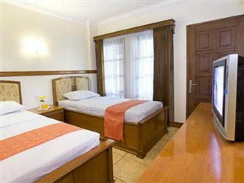 Peti Mas Hotel Джокьякарта Экстерьер фото